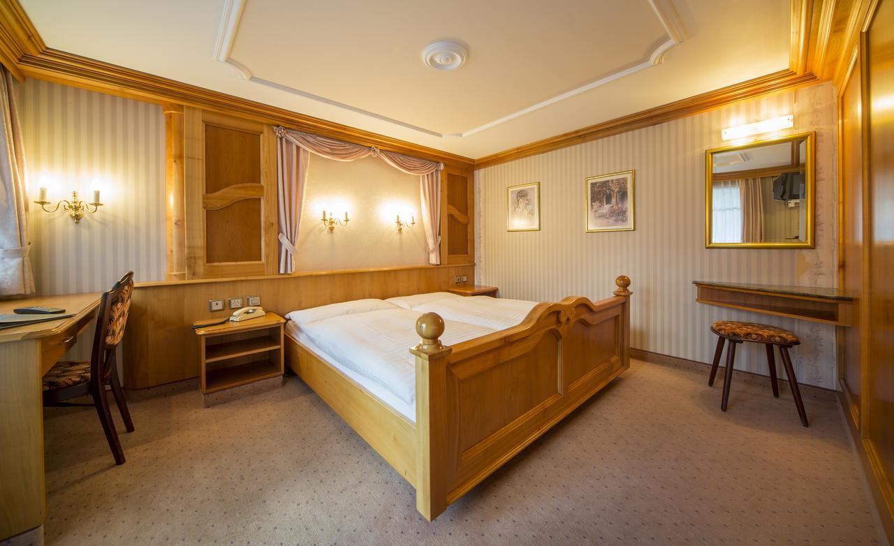 Hotel Olympia Saas-Almagell Esterno foto
